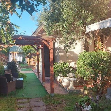 Stanza In Villa Con Giardino Con Box Doccia Idromassaggio Rent A Car Aci Bonaccorsi 外观 照片