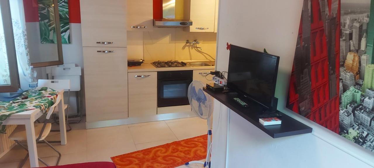 Stanza In Villa Con Giardino Con Box Doccia Idromassaggio Rent A Car Aci Bonaccorsi 外观 照片