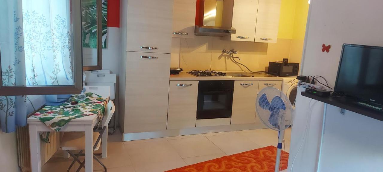Stanza In Villa Con Giardino Con Box Doccia Idromassaggio Rent A Car Aci Bonaccorsi 外观 照片