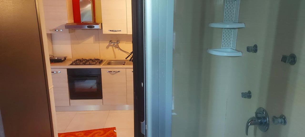 Stanza In Villa Con Giardino Con Box Doccia Idromassaggio Rent A Car Aci Bonaccorsi 外观 照片