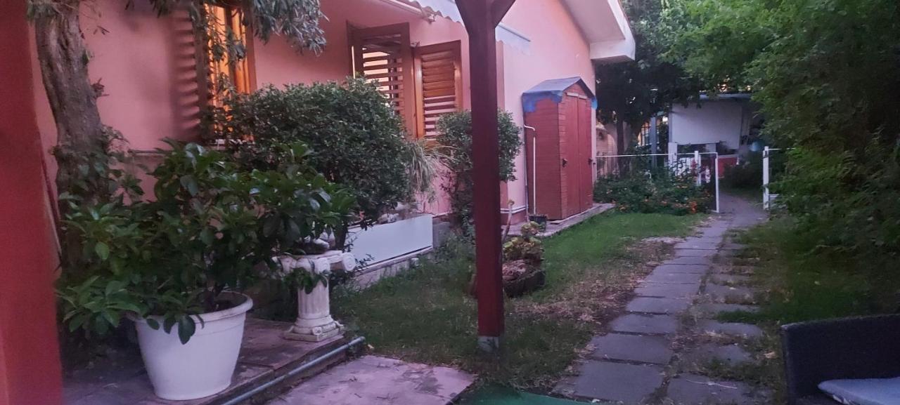 Stanza In Villa Con Giardino Con Box Doccia Idromassaggio Rent A Car Aci Bonaccorsi 外观 照片