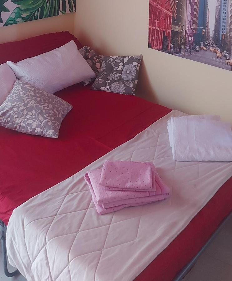 Stanza In Villa Con Giardino Con Box Doccia Idromassaggio Rent A Car Aci Bonaccorsi 外观 照片