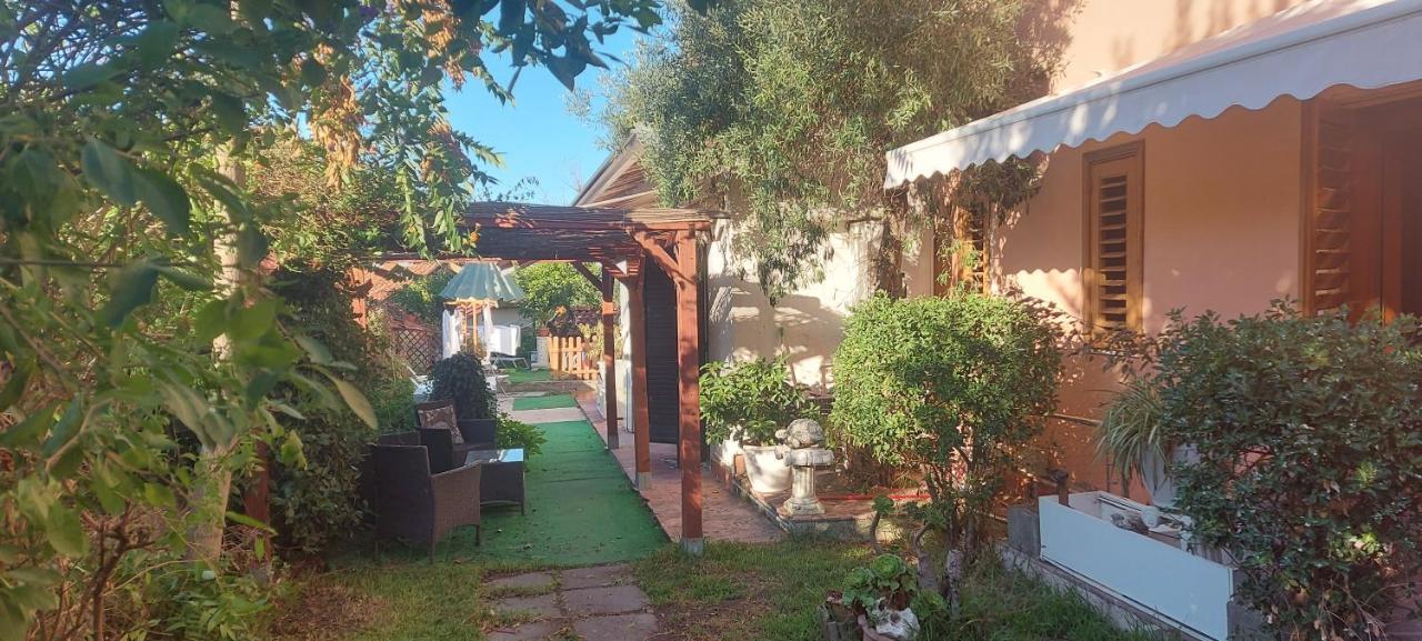 Stanza In Villa Con Giardino Con Box Doccia Idromassaggio Rent A Car Aci Bonaccorsi 外观 照片